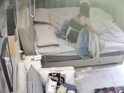 酒店偷拍❤️大学生情侣放假带着行李箱相聚妹子穿上情趣女仆装满足饥渴男友