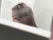 高颜值黄头发学妹
